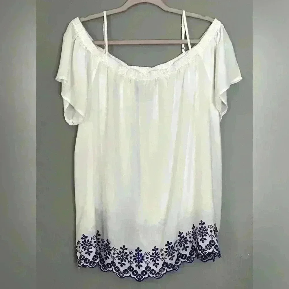 Old Navy Eyelet floral Blouse (245)
